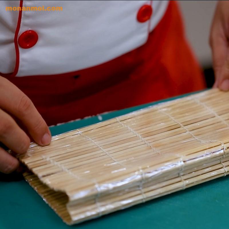 Bước 3 Tiến hành cuộn cơm Maki sushi