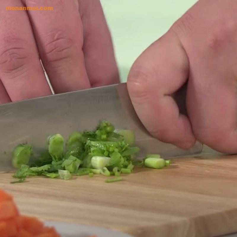 Bước 1 Sơ chế rau củ Cháo yến mạch thịt bò